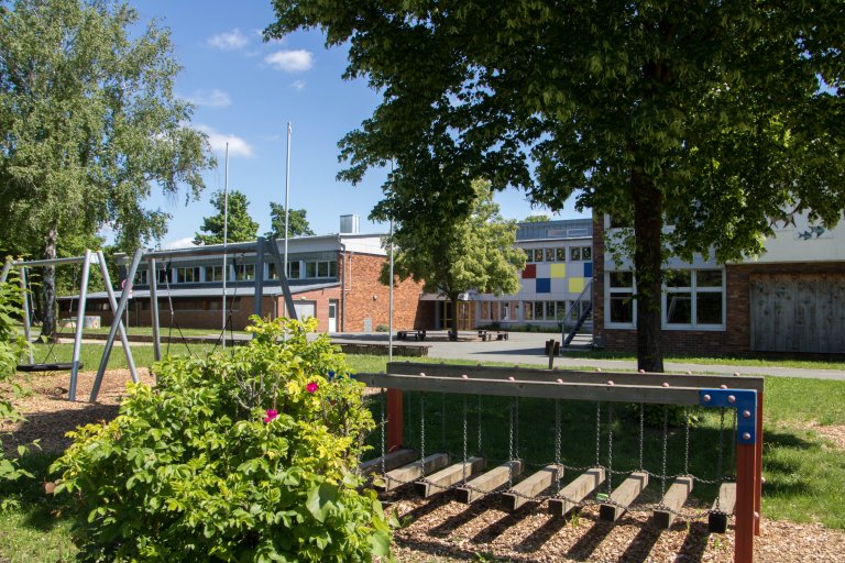 Hummeltal_Schule Außenansicht 2_Sommer 2021